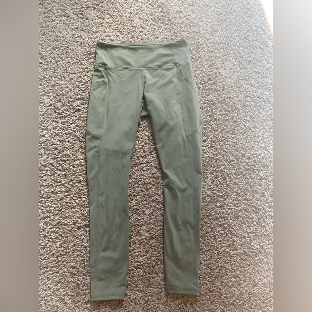 Women’s athletic leggings